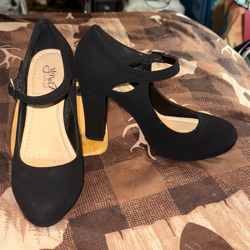 Elegant suede Black Mary Jane Heels Y Not NWOT size 8 w/ 4” block heel